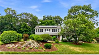 9 Sparhawk Dr, Burlington, MA 01803