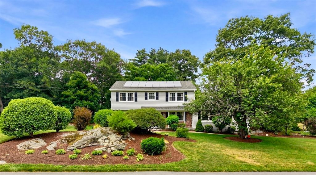 9 Sparhawk Dr, Burlington, MA 01803
