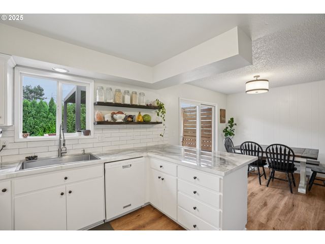 902 Se ATHERTON Ave, Gresham, OR 97080