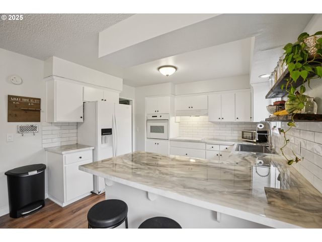 902 Se ATHERTON Ave, Gresham, OR 97080