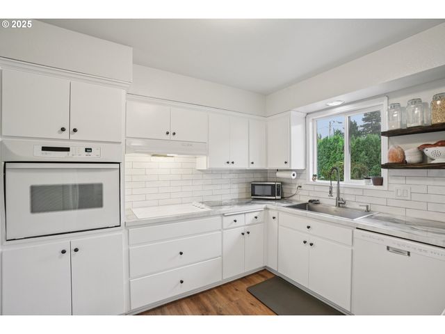 902 Se ATHERTON Ave, Gresham, OR 97080