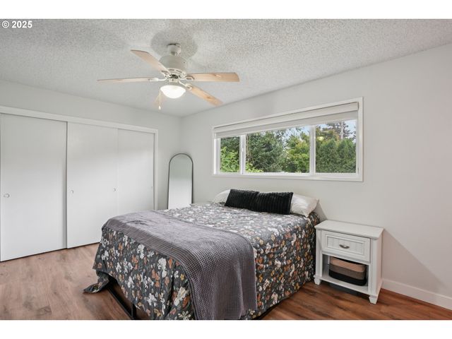 902 Se ATHERTON Ave, Gresham, OR 97080