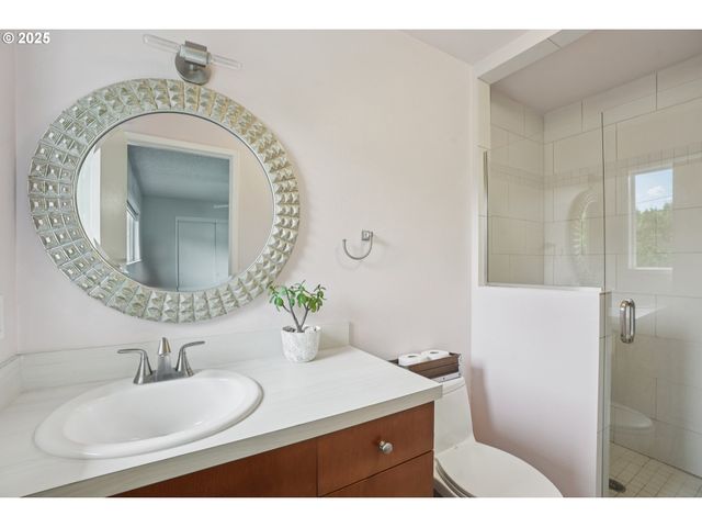 902 Se ATHERTON Ave, Gresham, OR 97080