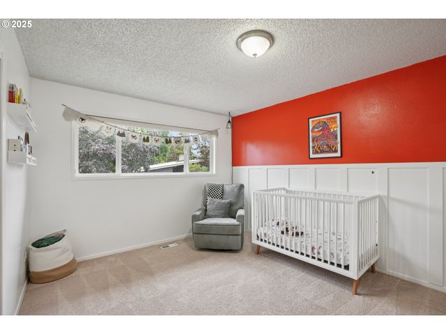 902 Se ATHERTON Ave, Gresham, OR 97080