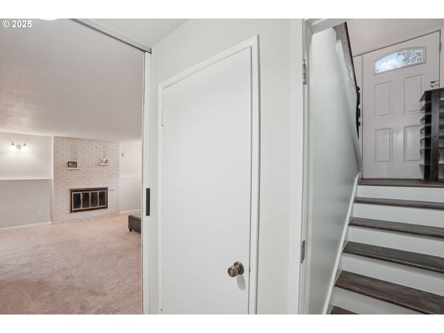 902 Se ATHERTON Ave, Gresham, OR 97080