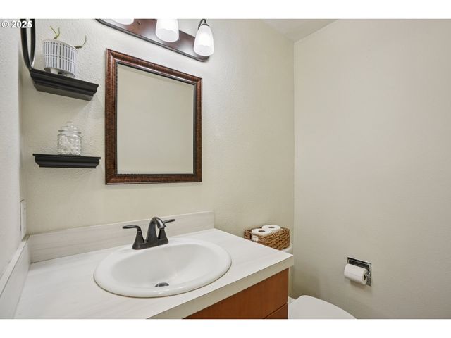 902 Se ATHERTON Ave, Gresham, OR 97080