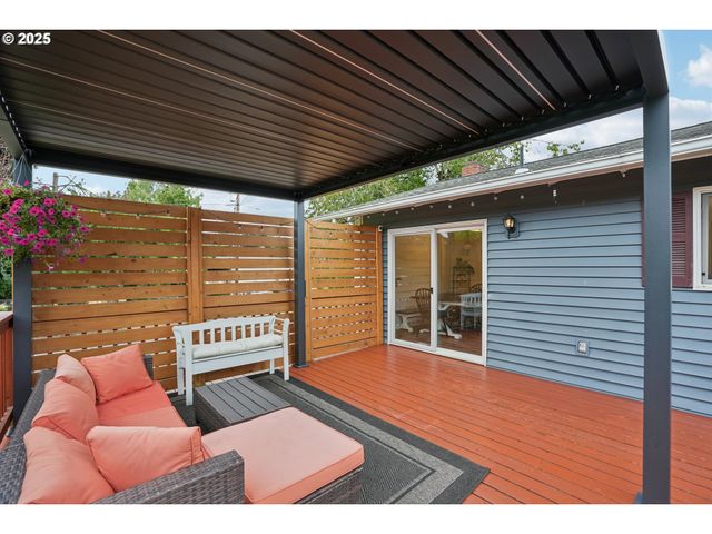 902 Se ATHERTON Ave, Gresham, OR 97080