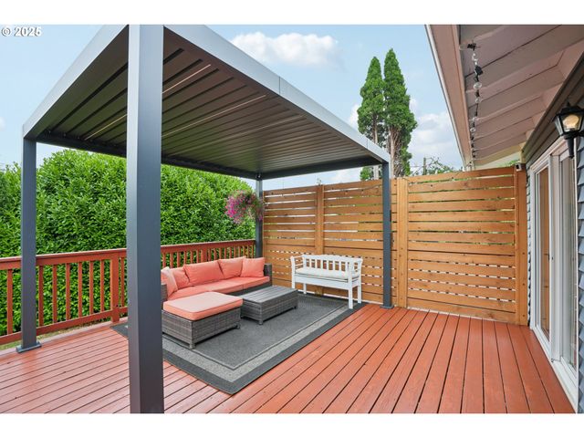 902 Se ATHERTON Ave, Gresham, OR 97080