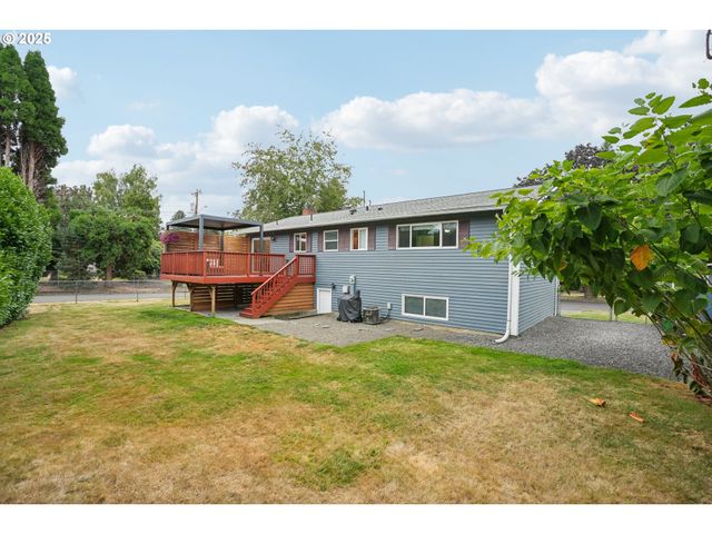 902 Se ATHERTON Ave, Gresham, OR 97080