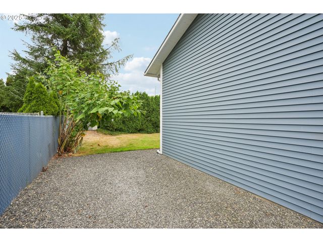 902 Se ATHERTON Ave, Gresham, OR 97080