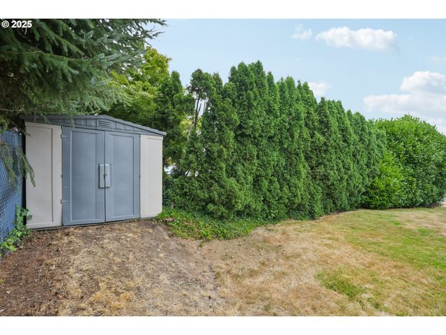 902 Se ATHERTON Ave, Gresham, OR 97080