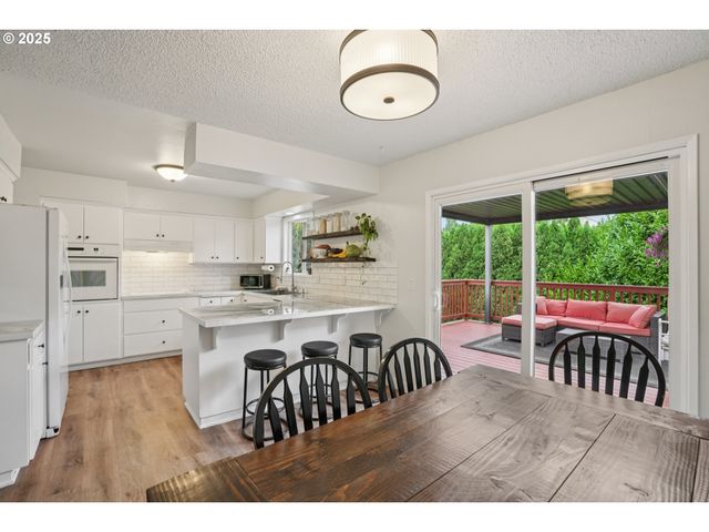 902 Se ATHERTON Ave, Gresham, OR 97080