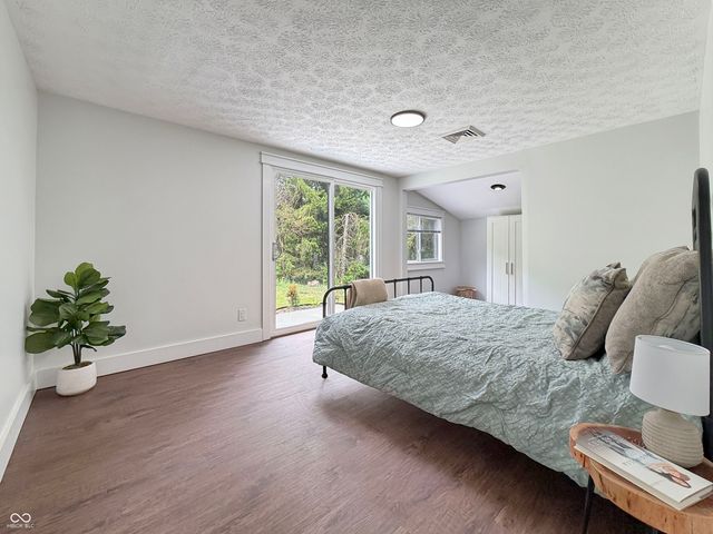 8050 W Oak Street, Zionsville, IN 46077