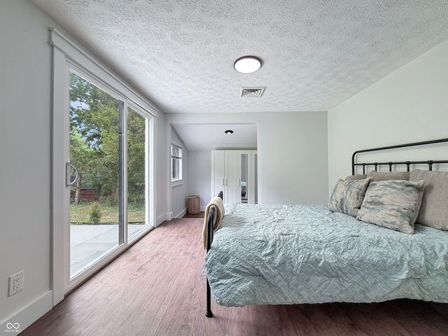 8050 W Oak Street, Zionsville, IN 46077