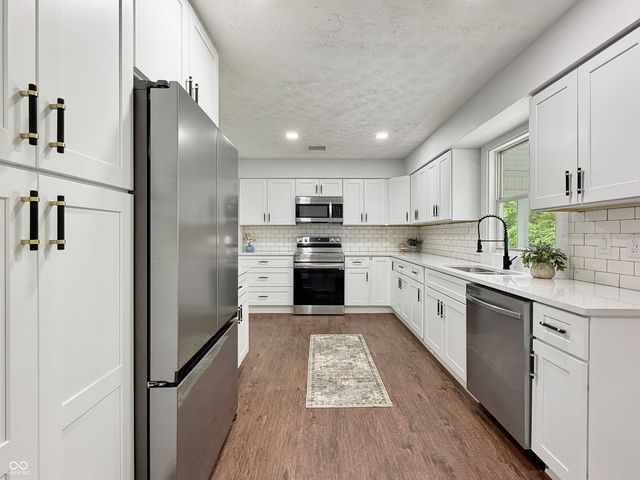 8050 W Oak Street, Zionsville, IN 46077