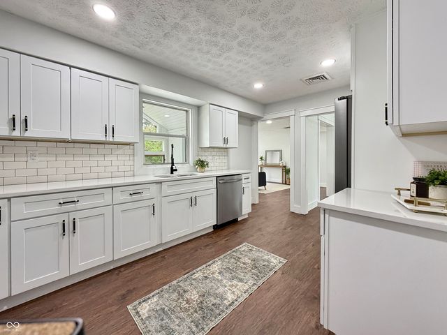 8050 W Oak Street, Zionsville, IN 46077