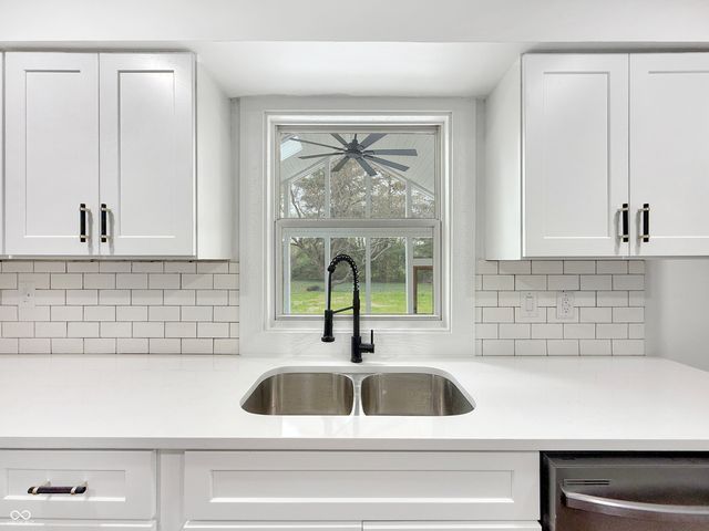 8050 W Oak Street, Zionsville, IN 46077