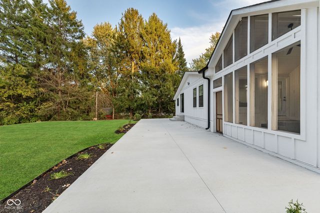 8050 W Oak Street, Zionsville, IN 46077