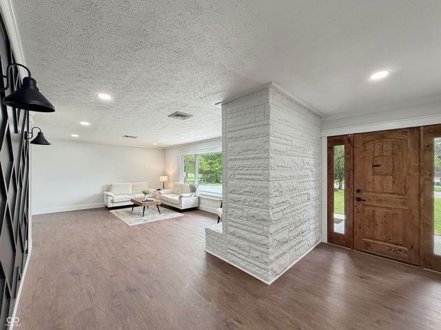 8050 W Oak Street, Zionsville, IN 46077