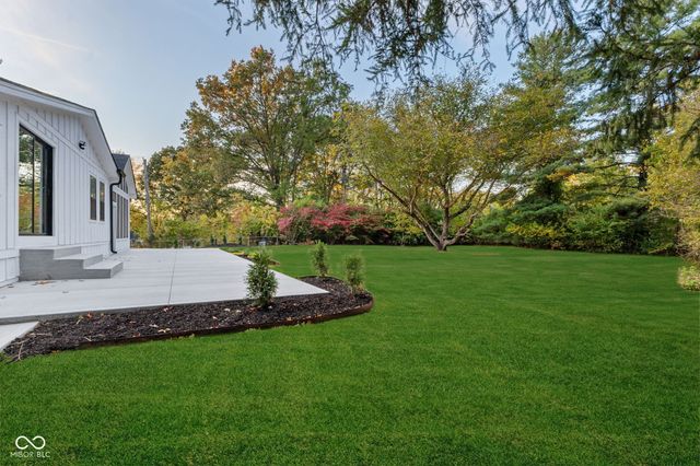 8050 W Oak Street, Zionsville, IN 46077