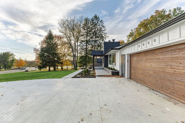 8050 W Oak Street, Zionsville, IN 46077