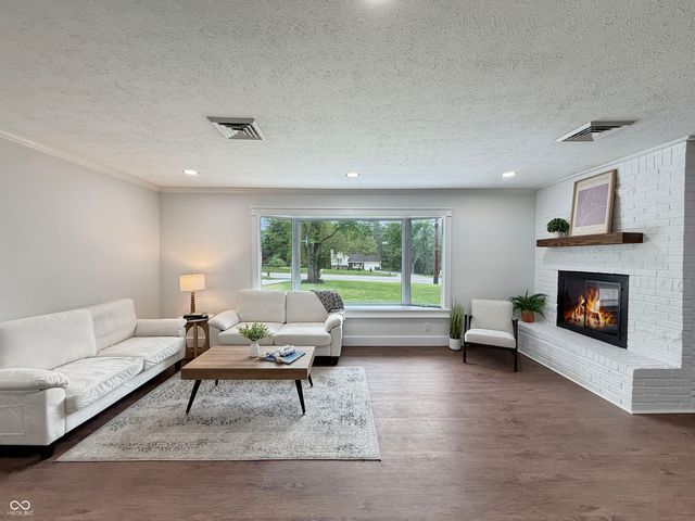 8050 W Oak Street, Zionsville, IN 46077