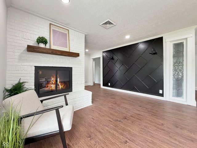 8050 W Oak Street, Zionsville, IN 46077