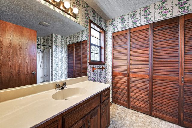 8272 Fairway Drive, Rogers, AR 72756