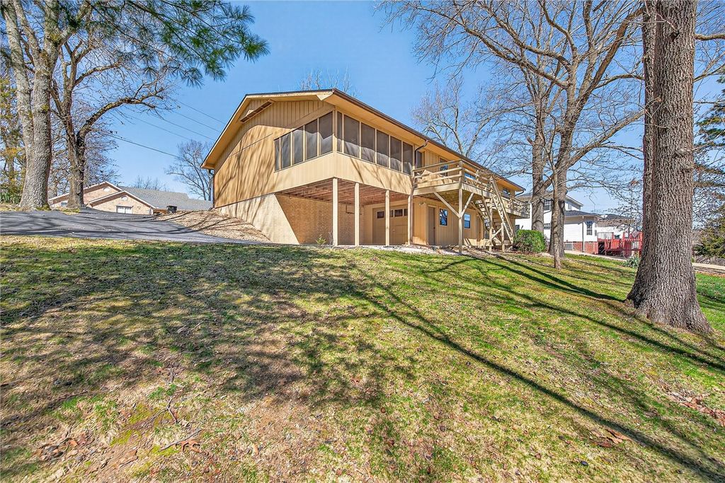 8272 Fairway Drive, Rogers, AR 72756