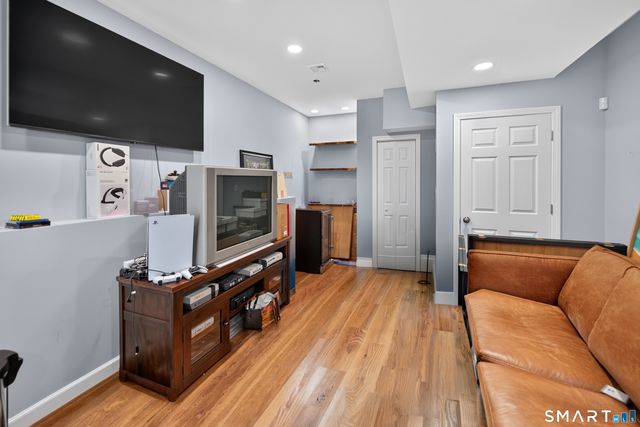 25 Windmill Hill Road, Branford, CT 06405