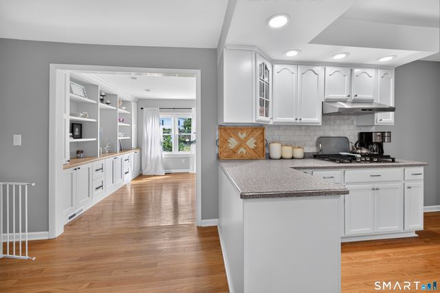 25 Windmill Hill Road, Branford, CT 06405