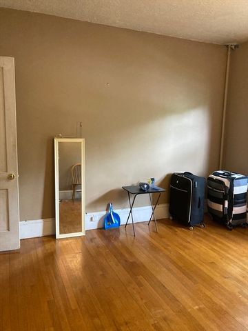 1734 Commonwealth Ave 4, Boston, MA 02135