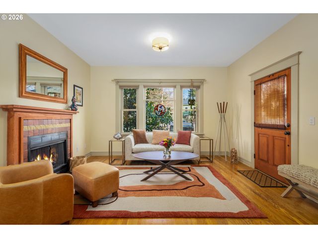 2624 Se CLINTON St, Portland, OR 97202