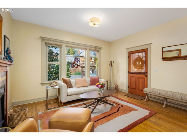 2624 Se CLINTON St, Portland, OR 97202