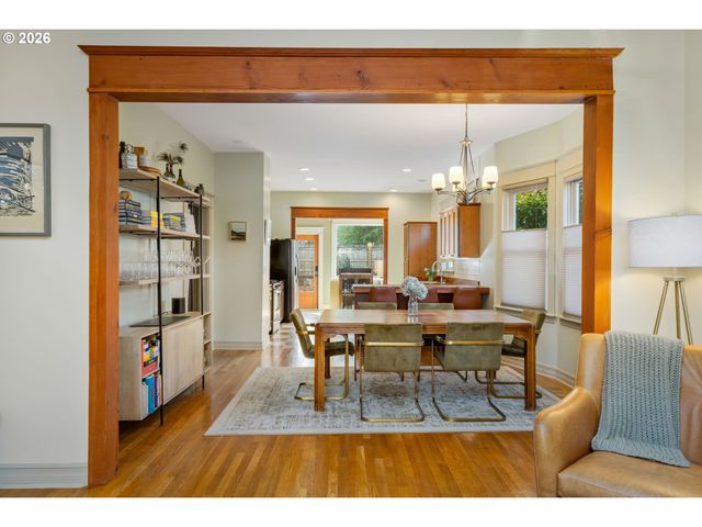 2624 Se CLINTON St, Portland, OR 97202