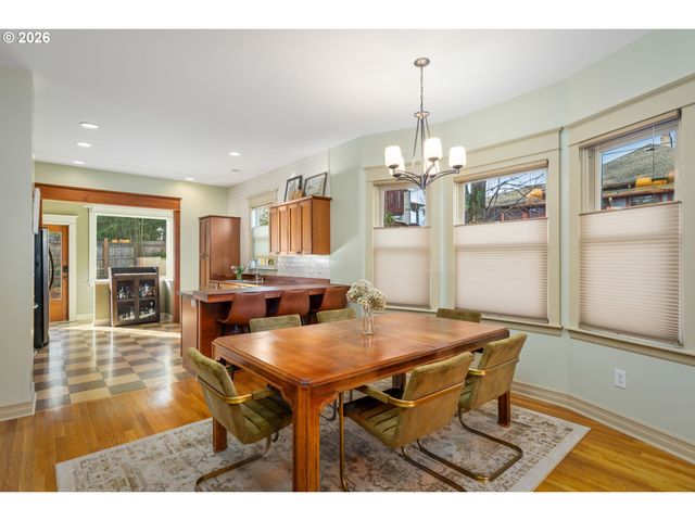 2624 Se CLINTON St, Portland, OR 97202