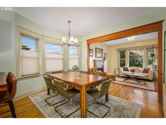 2624 Se CLINTON St, Portland, OR 97202