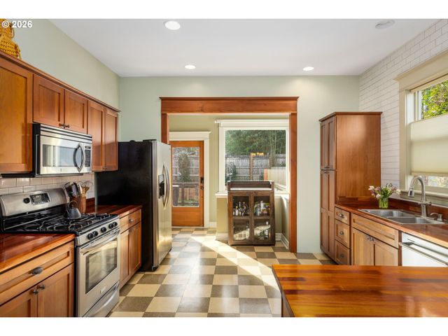 2624 Se CLINTON St, Portland, OR 97202