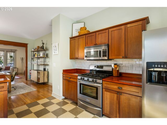 2624 Se CLINTON St, Portland, OR 97202