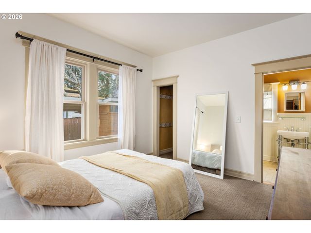 2624 Se CLINTON St, Portland, OR 97202