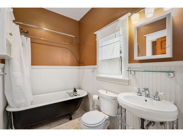 2624 Se CLINTON St, Portland, OR 97202