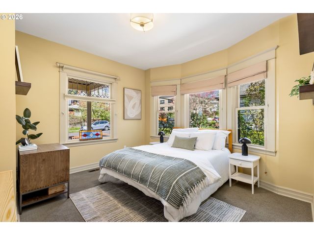 2624 Se CLINTON St, Portland, OR 97202