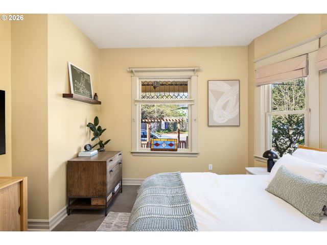 2624 Se CLINTON St, Portland, OR 97202