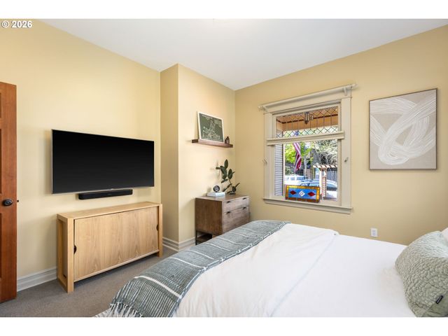 2624 Se CLINTON St, Portland, OR 97202