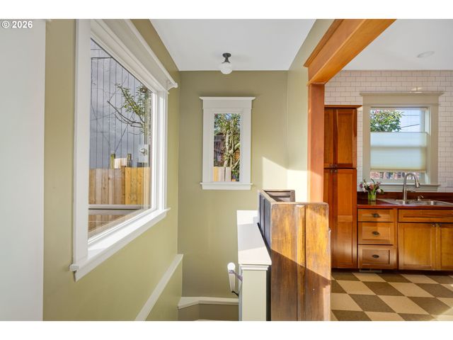 2624 Se CLINTON St, Portland, OR 97202