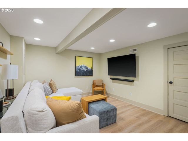 2624 Se CLINTON St, Portland, OR 97202