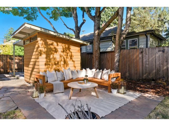 2624 Se CLINTON St, Portland, OR 97202