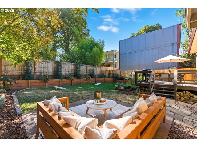 2624 Se CLINTON St, Portland, OR 97202