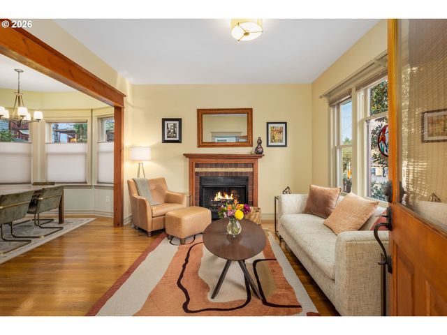 2624 Se CLINTON St, Portland, OR 97202