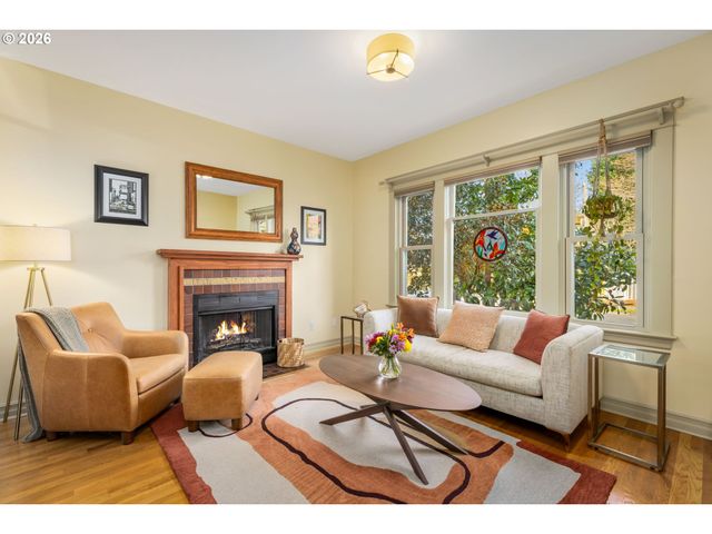 2624 Se CLINTON St, Portland, OR 97202